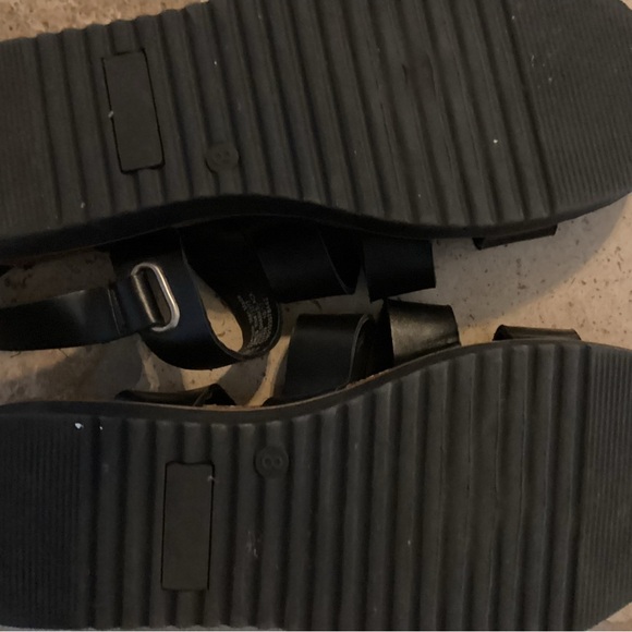 SO Gladiator sandal-SZ 8
H3 - Picture 4 of 4